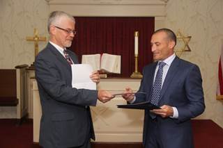 David Barr, right, receives a certificate from New York Sen. Toby A. Stavisky. (Photo: Marcus Colon) David Barr, right, receives a certificate from New York Sen. Toby A. Stavisky. (Photo: Marcus Colon)