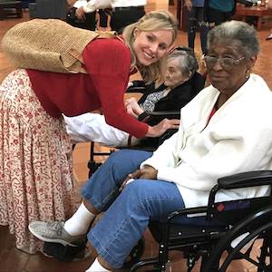 Actress Kristen Bell visits with Atria residents at the Walt Disney Swan and Dolphin Resort. (Photo courtesy of Atria Senior Living) Actress Kristen Bell visits with Atria residents at the Walt Disney Swan and Dolphin Resort. (Photo courtesy of Atria Senior Living)